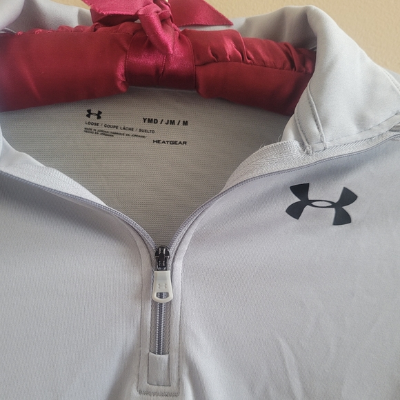 Under Armour | Girls Heatgear New Gray Loose Long Sleeve Top - Picture 8 of 10